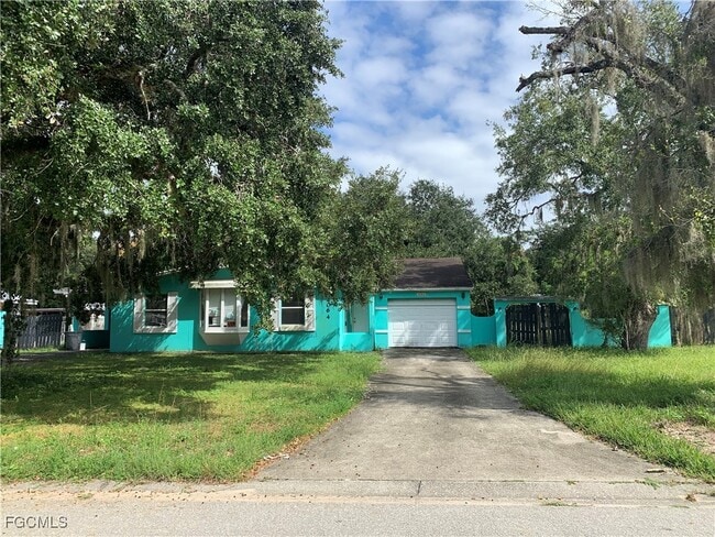 4064 E Sunflower Cir in La Belle, FL - Building Photo - Building Photo