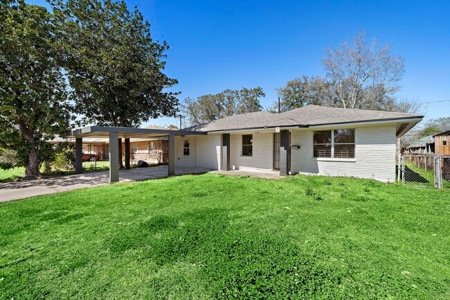 property at 3121 Chimira Ln