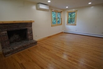 49 Conant Rd in Lincoln, MA - Building Photo - Building Photo