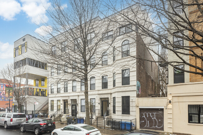 160 Stuyvesant Ave in Brooklyn, NY - Foto de edificio - Building Photo