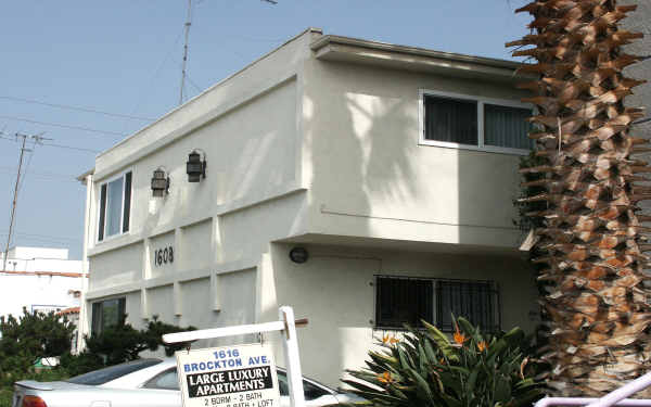 1608 Brockton Ave in Los Angeles, CA - Building Photo - Building Photo