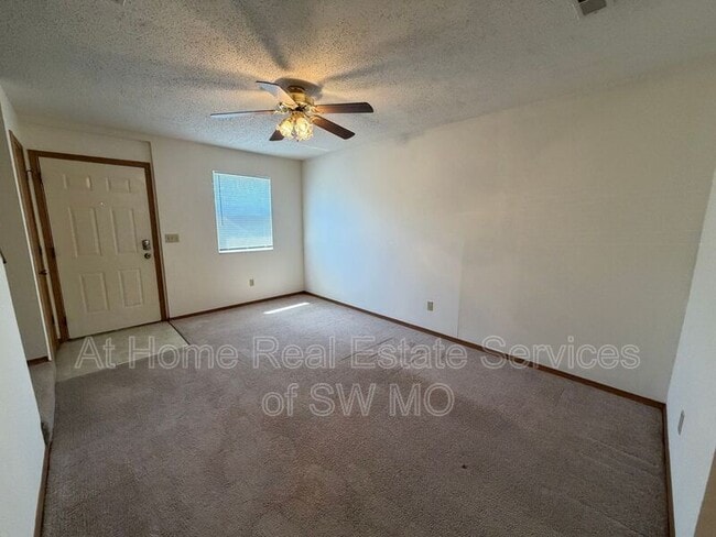 1189 W Hall St in Ozark, MO - Building Photo - Building Photo