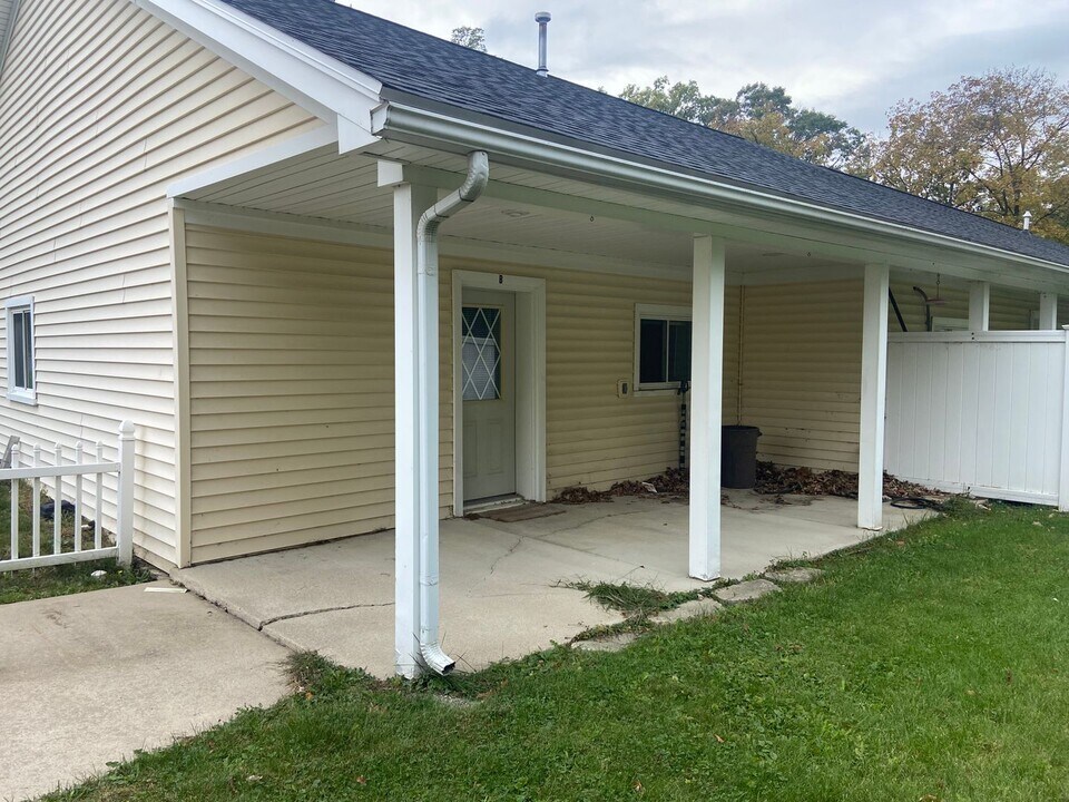 10016-10020 Austin Rd in Jackson, MI - Foto de edificio