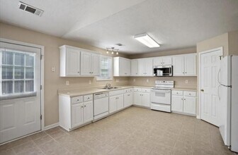 323 Beryl Dr in Aiken, SC - Building Photo - Building Photo