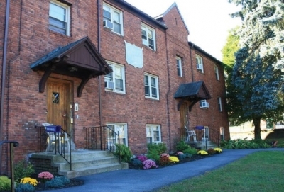 Camelot Manor in Kingston, NY - Building Photo