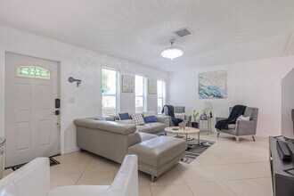 787 Carissa Dr in Royal Palm Beach, FL - Building Photo - Building Photo
