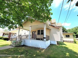 134 S Main St, Unit E in Archbald, PA - Building Photo