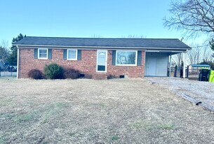 3935 Elkton Trail in Winston-Salem, NC - Building Photo