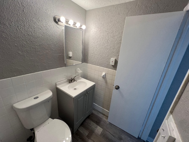 13420 Euclid Ave in East Cleveland, OH - Foto de edificio - Building Photo