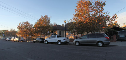 200-210 1/2 N Avenue 58 in Los Angeles, CA - Foto de edificio - Building Photo