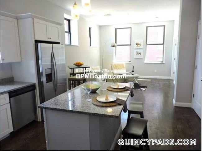 10 Merrymount Rd in Quincy, MA - Building Photo - Building Photo