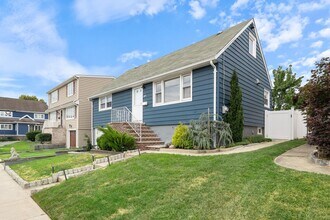 47 Blondel Dr in Secaucus, NJ - Building Photo - Building Photo