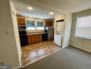 122 W Lancaster Ave in Wayne, PA - Building Photo - Building Photo