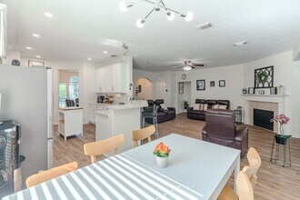 6 Almond Branch Pl in Spring, TX - Building Photo - Building Photo