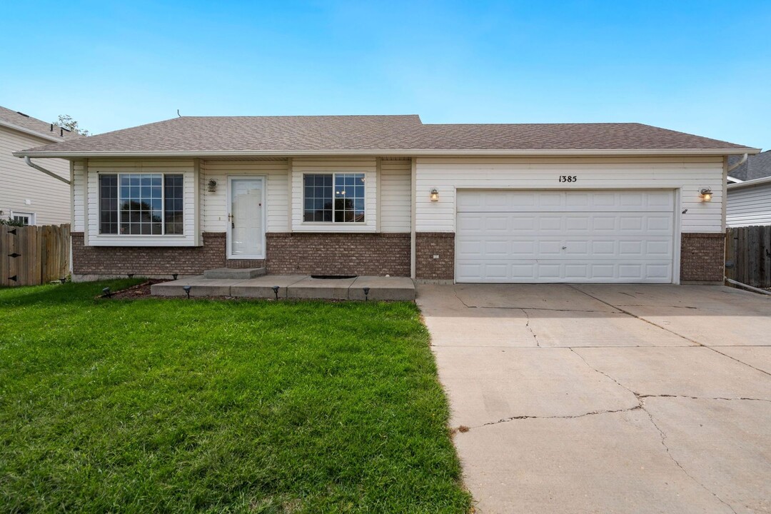 1385 Keywood Ct in Windsor, CO - Building Photo