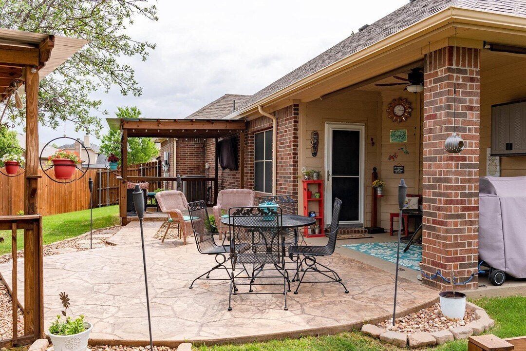 10913 Middleglen Rd in Haslet, TX - Building Photo