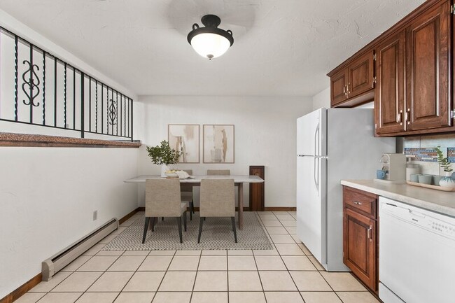 2404 Canter Ln in Ashwaubenon, WI - Building Photo - Building Photo