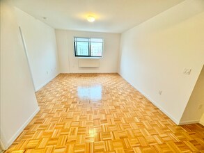 3156 31st St, Unit 2 in Astoria, NY - Building Photo - Building Photo