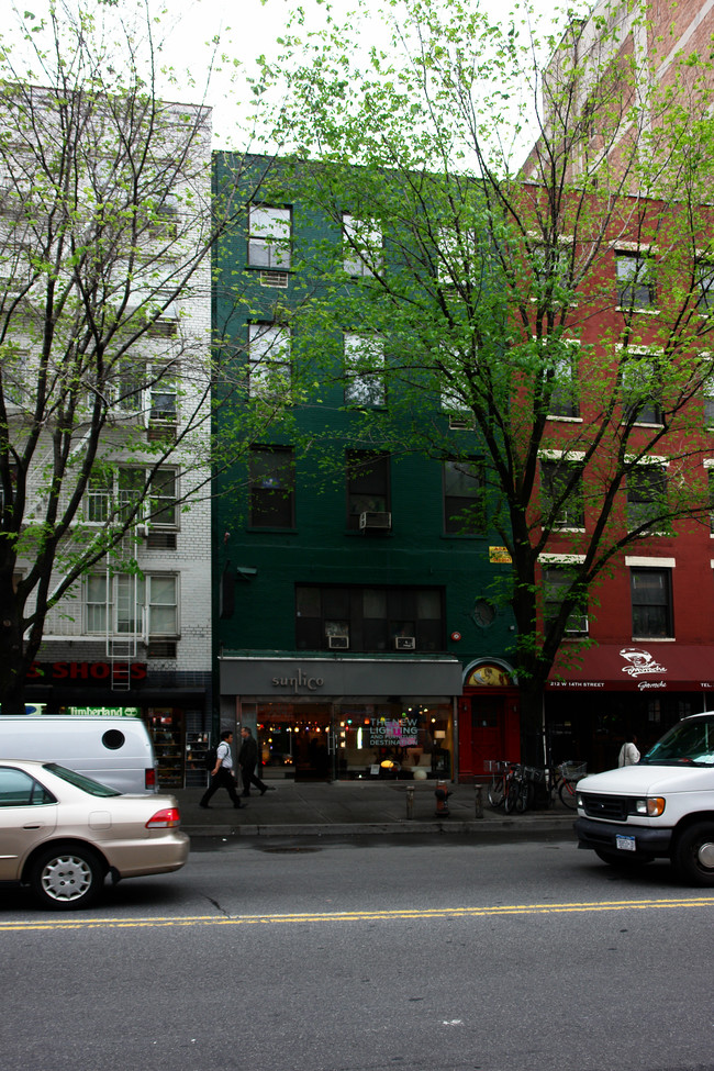 210 W 14th St in New York, NY - Foto de edificio - Building Photo