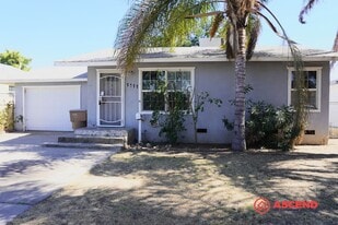 1111 Wilson Ave in Bakersfield, CA - Building Photo