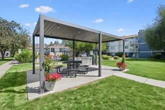 Peaks at Meadow Ridge in Spokane Valley, WA - Foto de edificio - Building Photo