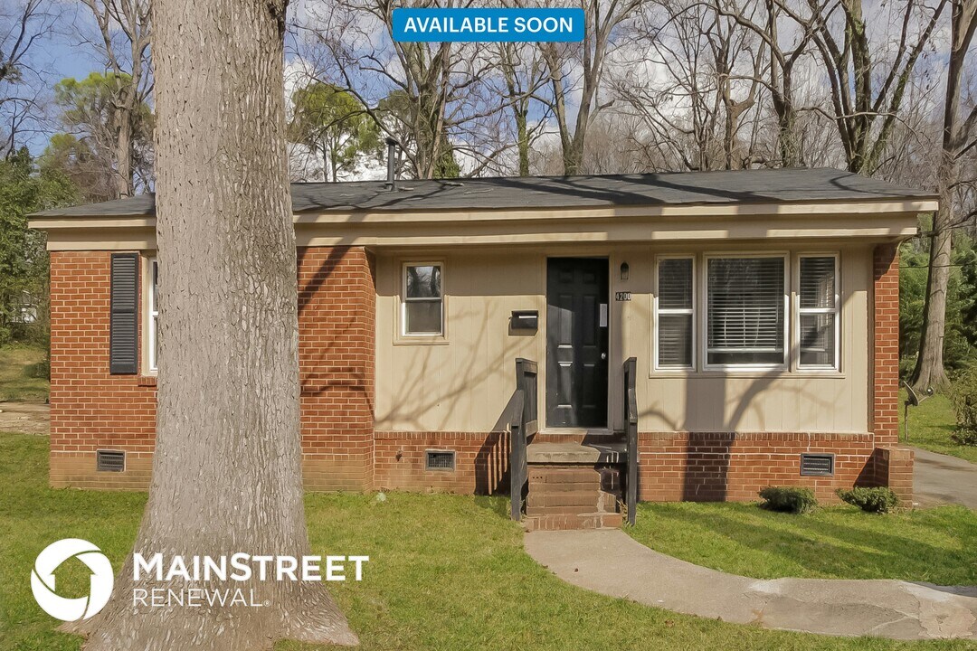 4200 Rochelle Ln in Charlotte, NC - Building Photo