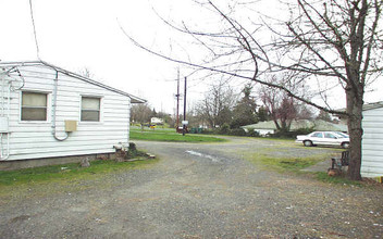 2600 SE Orient Dr in Gresham, OR - Building Photo - Building Photo