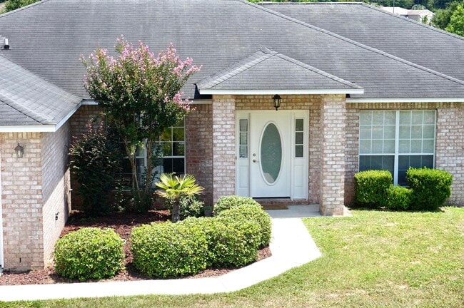 218 Trish Dr in Crestview, FL - Building Photo - Building Photo