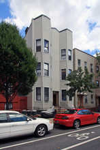 704 Leonard St in Brooklyn, NY - Building Photo - Building Photo