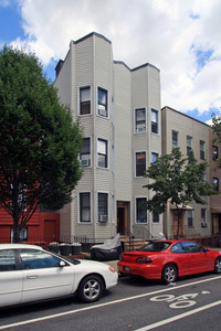 704 Leonard St in Brooklyn, NY - Foto de edificio - Building Photo