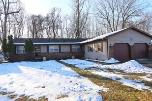 2132 Shangrai-La Dr SE in Grand Rapids, MI - Building Photo