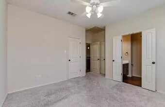 2912 Old Ironsides Dr in College Station, TX - Building Photo - Building Photo