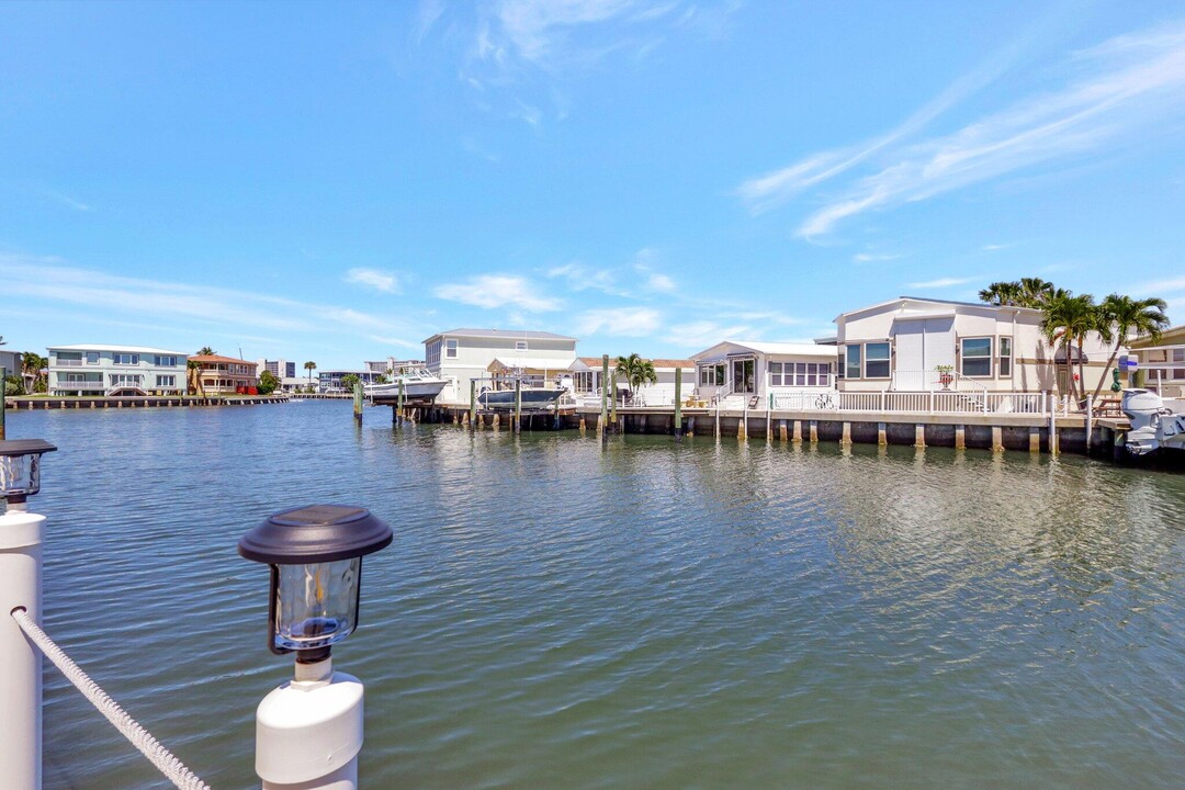 10701 S Ocean Dr in Jensen Beach, FL - Building Photo