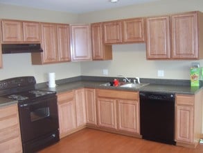 Emerald Pointe Townhomes in Highland, IL - Foto de edificio - Other