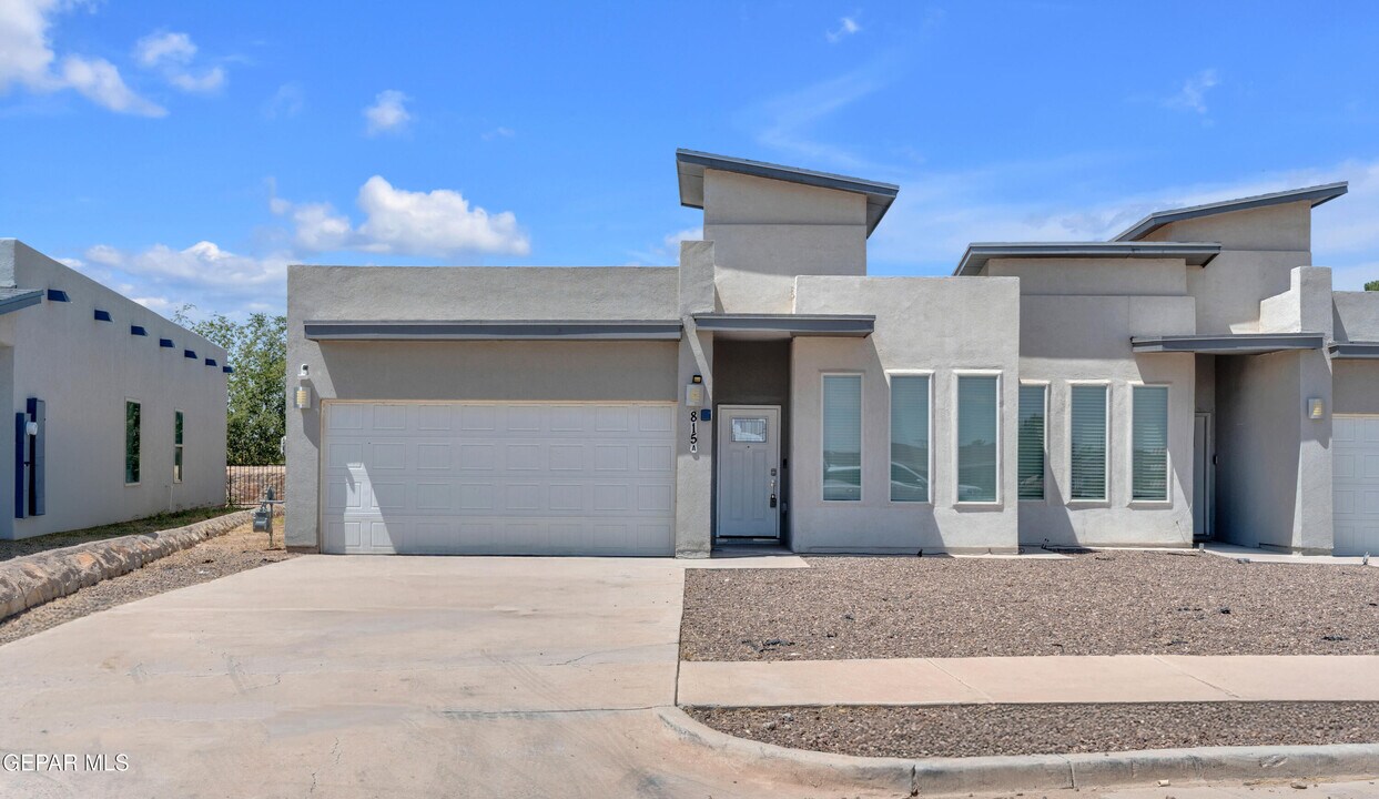 815 TS Daniel Cadena Dr in Socorro, TX - Building Photo