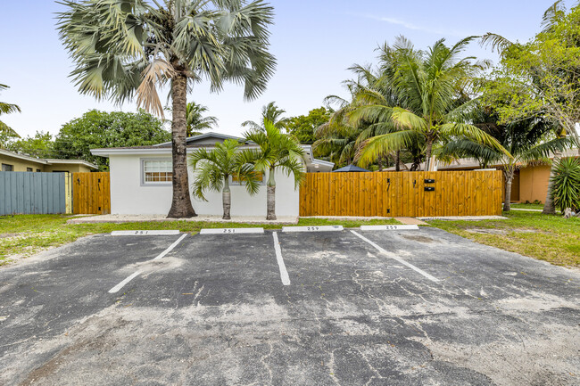 251 NE 40th Ct, Unit 259 in Oakland Park, FL - Foto de edificio - Building Photo