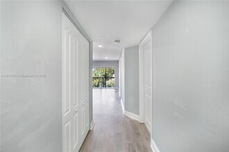 13707 Kendale Lakes Cir in Miami, FL - Building Photo - Building Photo