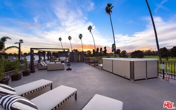 12720 Montana Ave in Los Angeles, CA - Building Photo - Building Photo