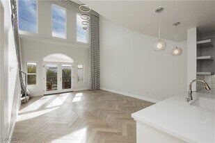 2220 Village Walk Dr in Henderson, NV - Building Photo