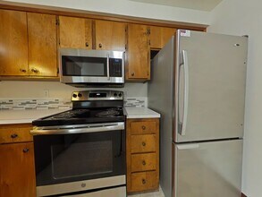 3288 NE Lancaster St-Unit -3288 NE Lancaster #4 in Corvallis, OR - Building Photo - Building Photo