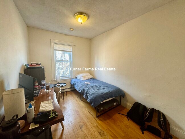 3 Warwick St, Unit 2F in Boston, MA - Foto de edificio - Building Photo