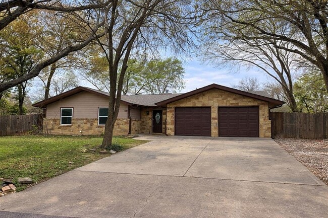 108 Belaire Cir in Round Rock, TX - Building Photo - Building Photo