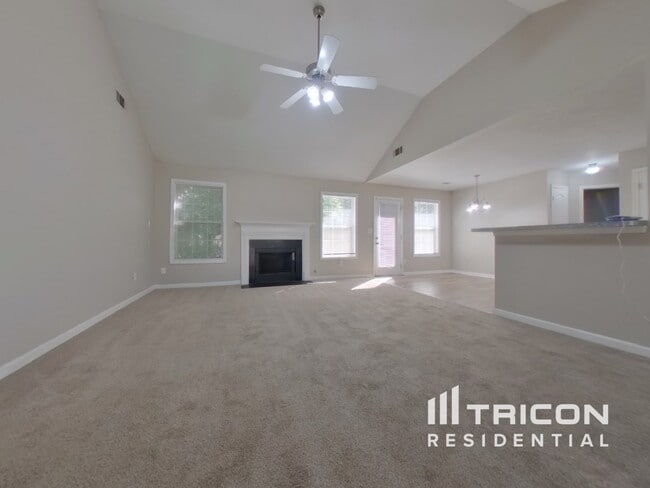 4650 Camelot Dr in Douglasville, GA - Foto de edificio - Building Photo