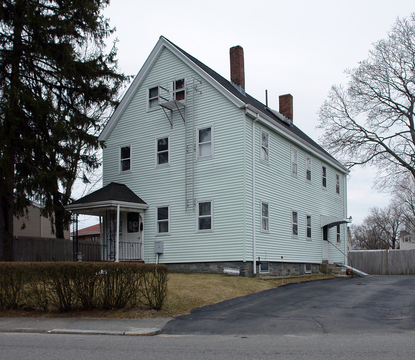 4-6 Maple St in Taunton, MA - Building Photo