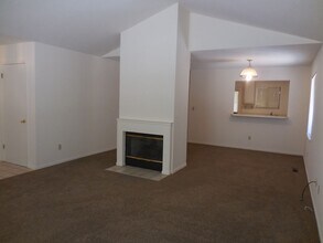 671 Spring Ln in Sonoma, CA - Building Photo - Building Photo