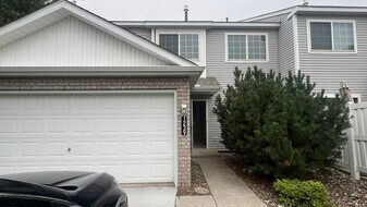 1239 Elmwood Ave in Shakopee, MN - Building Photo