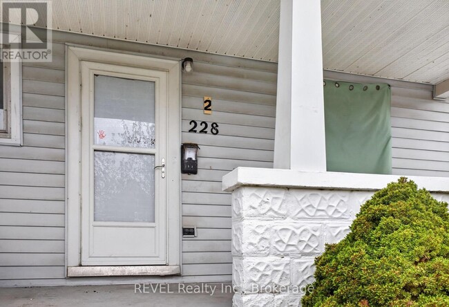 228 Dufferin St in Fort Erie, ON - Foto de edificio - Building Photo
