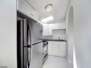 222 Lafayette Ave in Lyndhurst, NJ - Building Photo - Building Photo