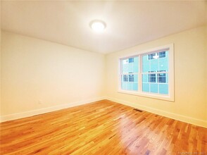 30 Ferris Ave in Norwalk, CT - Building Photo - Building Photo