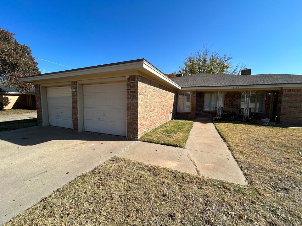 6603 Elkhart Ave in Lubbock, TX - Foto de edificio